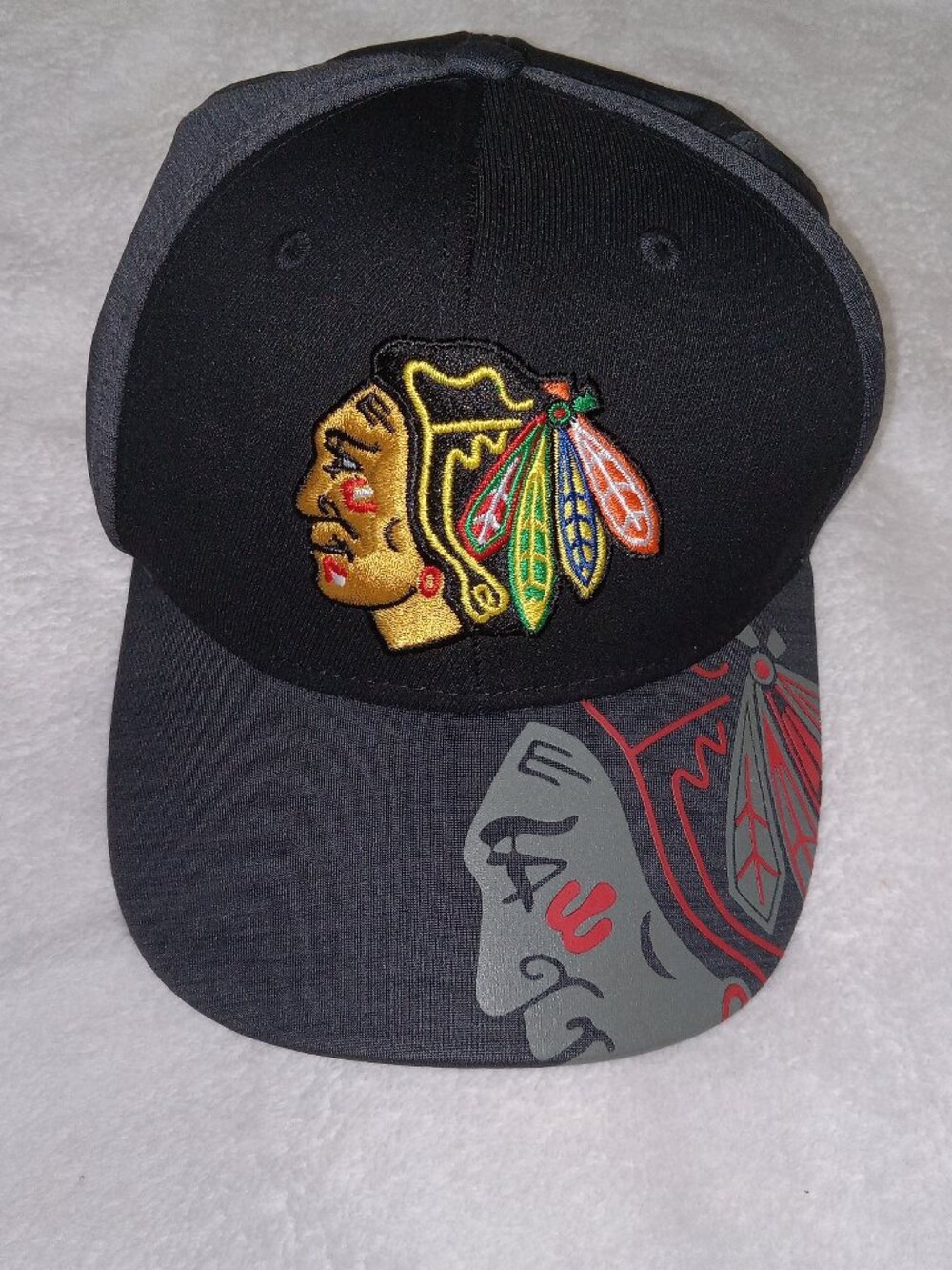 Reebok Chicago Blackhawks Center Ice Flex Fit Hat NHL Hockey Cap S/M Black Gray